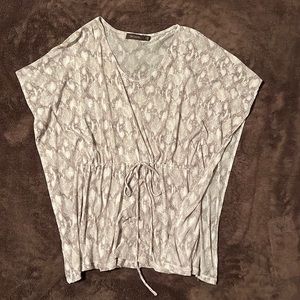 The limited snake print mesh short sleeve flowy top size small